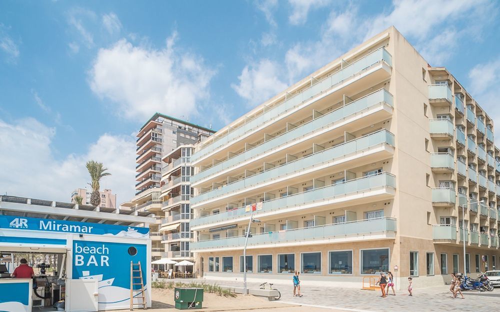 فندق 4R Miramar كالافيل المظهر الخارجي الصورة